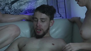 Trisal que fode gostoso goza gostoso