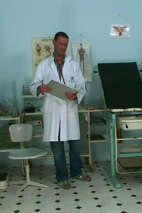 She gets horny at her doctor's and lets herself be fucked on the patient's bed