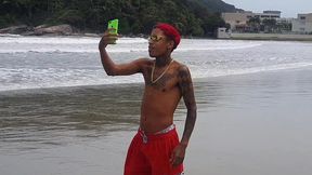 achei o famoso brinquedo na praia e fui logo tietar