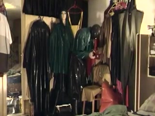 Wallendes Latex, von Turandot zum Aladinhosen Orgasmus