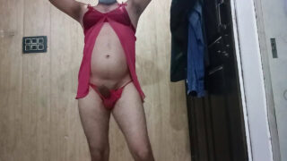 Интенсивный BDSM соло с парнем, жестко трахающим себя