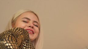 Worship Gold Ass Of Khaleesi From Ukraine - Russian Language - UHD 3840x2160 - 4K