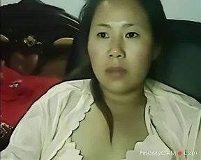 Lonely Chinese MILF Pleasures Herself on Webcam