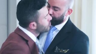 Classy bearded jock Andy Star deepthroats big throbbing cock