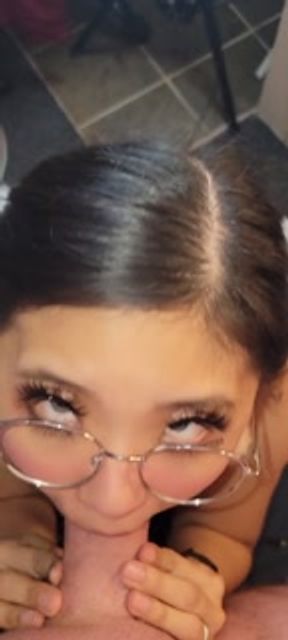 Aheago blowjob from a Chinese slut