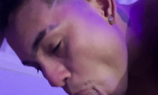 dando leitinho na boca do novinho