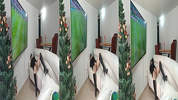 Mi Primamastra Se Calienta Viendo El Partido De España Vs Japon Le encanta tocarse La Concha Y El culo 3