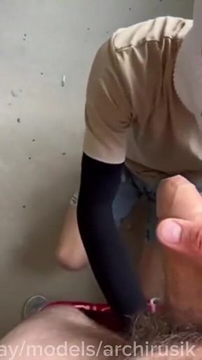 The Construction Worker Freaked Out and Filled His Boss's Mouth Full of Cum in Public.