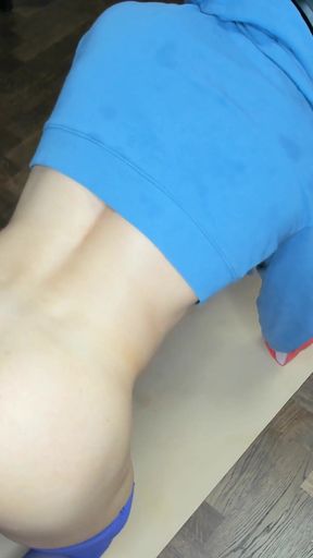 Big White Ass Fully Accepts a Black Dildo