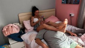 Jennifer Squeeze Thigh Squeeze 2 (4K)