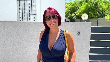 Premier porno pour Vanessa, secrétaire, 30 ans