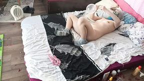 Hot foreplay with a partner &mdash;  oil massage on the body  Lick the wife's pussy until orgasm