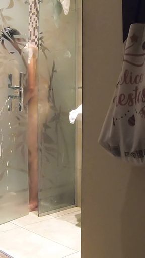 Sex in the shower with a mature Uruguayan woman