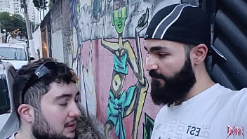 Moleque peludo me catou na rua e pagou pra fuder meu cu