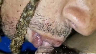 Meu amigo tirou meu tes&atilde_o e eu foder o pau dele