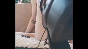 Tu veux voir la version non censur&eacute_e ? Avec gros plan sur ma chatte ? ...