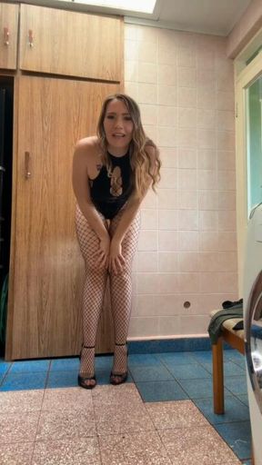 I crush eggs and sandwiches, you watch and edge!