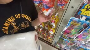 大◯生彼女と2人のエッチするシーツを買いにドンキに行ってスタバデート。最後は激しくえっちする大◯生カップル。