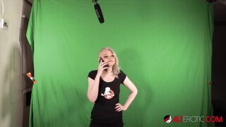 New HoHunters Recruit Arielle Aquinas Fucking Schwanz's Big Hard Cock