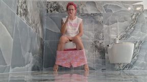 DESPERATE TO PEE! RUSHING TO THE TOILET & RELAXING WITH CIGARETTES