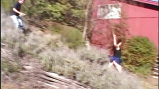 Gangbang, dvojitá penetrace, bukkake &#8211; roztomilá osmnáctiletá děvka, ošukaná do zadku