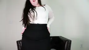 Chubby BBW siren strips down and shows off her amazing big butt