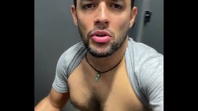 Foda no banheiro publico, um entra e sai do box , machos saciados - 02