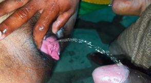 Bhaiya bhabhi ke bur pe pesab kar rahe the tabhi devar madharchod ne video bana ke viral kiya.chachi ke chut se pani.xxx sex vid