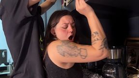 Mi Jefe me Apoya toda la Verga en el Orto y no Aguanto a Bajarle los Pantalones - CUM IN MOUTH