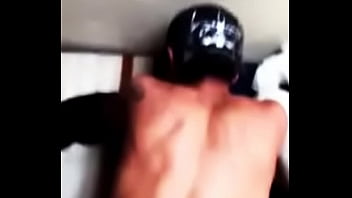 Comi&eacute_ndome un culito apretadito