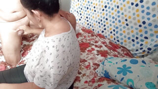Fille latine mature amateur se faisant baiser analement
