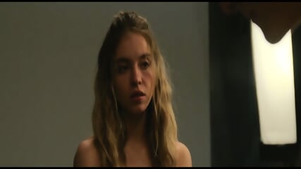 SYDNEY SWEENEY 'LES VOYEURS'