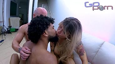 O natal está acabando e ela não saciou os seus desejos sexuais, eita mamãe noel safada!!!