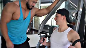 Muscles fetish twink deepthroats muscled hunk in gym