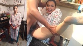 Desi Bhabi Ko Gar Ke Kichen Me Choda