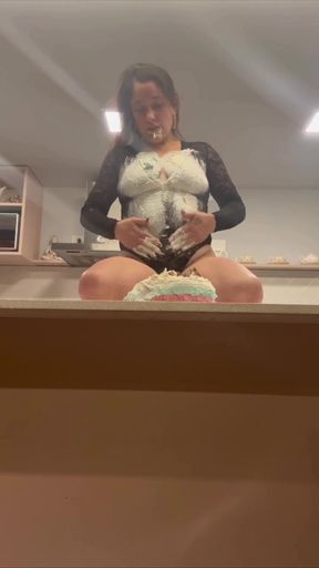 Amateur onlyfan shows off her ass