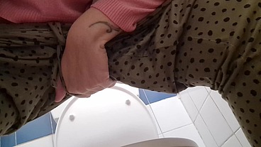 Small public toilet big pee and farts
