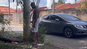 fui dar um role sem cueca e recebi mijao de macho na boca