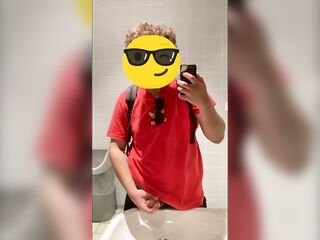 Jacking off in Parking lot baths in Antwerp
