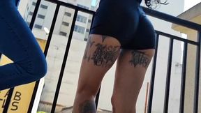 morena leva sua amiga magrinha tatuada para academia, levei ela pra casa e comi ela gostoso sem camisinha