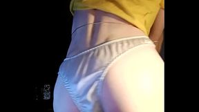 нашел желтую футболку ^^