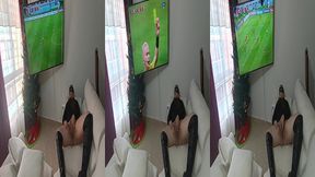 mi primamastra se calienta viendo el partido de espana vs japon le encanta tocarse la concha y el culo 5