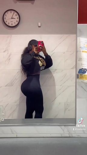 Capital P - Curvy Solo Model Strips Down for a Steamy Photoshoot