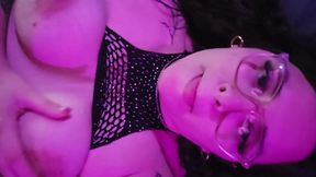Argentine Latina BBBW moans loudly while jilling off in silence