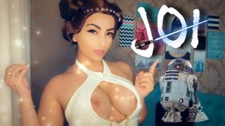 Cosplayer da Princesa Leia dando JOI enquanto chupa seus consolos