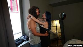 Hotwife Khalamite cheats and gets fucked hard at home