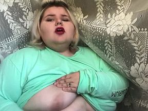 SSBBW NICOLE ANN plays with her fat tits and nipples