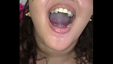 Fez gargarejo com minha porra na boca antes de engolir