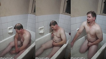 Hot hunk jack off and play with with him self and cum in the bathtub