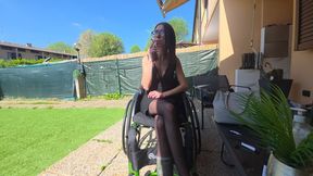 La Seconda parte del video parapretender parla della Miss che esce dalla porta per aspettare la sua amica. Sconfortata però dalla difficolta provocata dalle gambe inferme, chiede a Dark di metterla sul divano rinunciando alla sua uscita. Dark c'è.